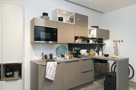 Wohnliche Küchenzeile mit vielen Funktionen für die kleine Küche Wohnliche Küchenzeile mit vielen Funktionen für die kleine Küche